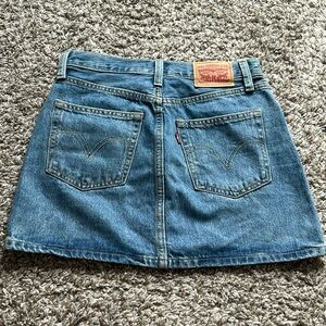 Women’s Levi icon Jean skirt